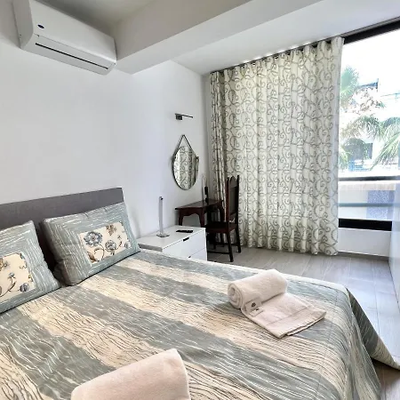 Beachside - With Pool By Hd