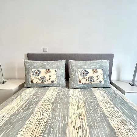 Apartment Beachside - With Pool By Hd